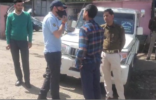 मोबाइल मजिस्ट्रेट की अध्यक्षता में टीम ने यातायात नियमों का उल्लंघन करने वालों के खिलाफ चलाया अभियान